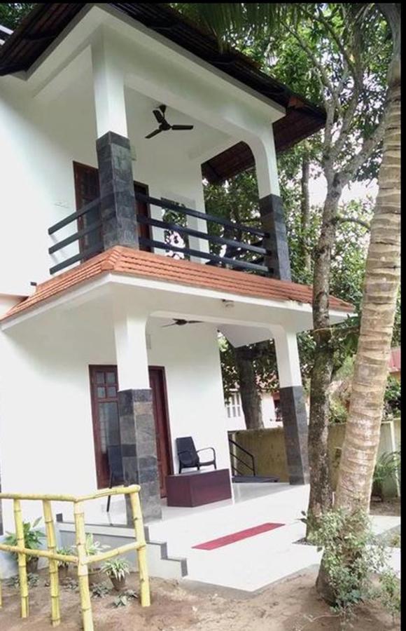 Abru'S Holidays International Travelers Hotel Alappuzha Exterior photo